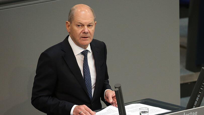 Bundeskanzler Olaf Scholz gibt im Deutschen Bundestag eine Regierungserklärung zum bevorstehenden EU-Gipfeltreffen ab.