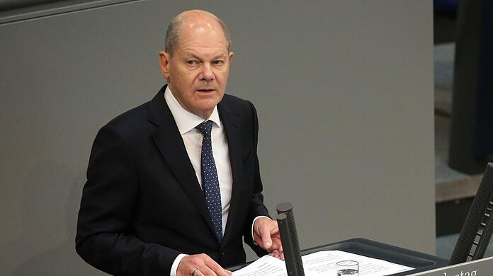 Bundeskanzler Olaf Scholz gibt im Deutschen Bundestag eine Regierungserklärung zum bevorstehenden EU-Gipfeltreffen ab.
