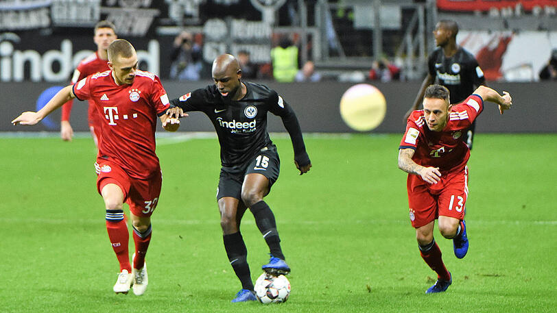 RAFINHA, NOTE 3: Zum Jahresabschluss noch mal in der Startelf, Joshua Kimmich rückte vor ins defensive Mittelfeld. Hatte zu Beginn des Spiels große Probleme mit den Frankfurt-Stürmern, speziell mit Jovic. Schoss sich einmal selbst ab (21.). Dann aber mit einem Knaller zum Schluss: Seine Flanke senkte sich zum 3:0 ins lange Eck (89.).