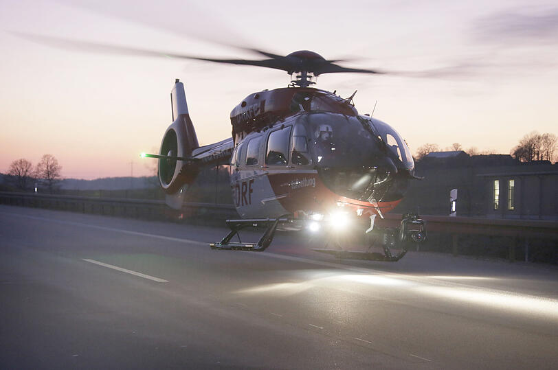 Die Feuerwehr Dorfen und die Autobahnmeisterei Ampfing mussten die  Fahrbahn in Richtung München für etwa zwei  Stunden komplett sperren.