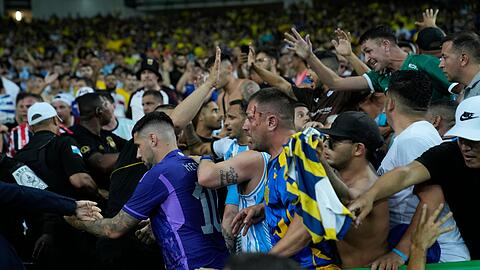 Vor dem Spiel zwischen Brasilien und Argentinien kam es auf den Tribünen zu gewaltsamen Auseinandersetzungen.