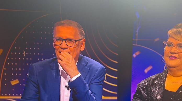 Günther Jauchs schmunzelt, nachdem ihm Sonja Zietlow stets Freude bei der RTL-Arbeit attestiert