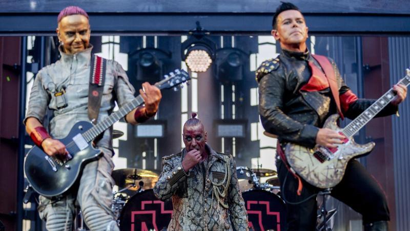 Rammstein bei einem Konzert im Berliner Olympiastadion. Rammstein bei einem Konzert im Berliner Olympiastadion.