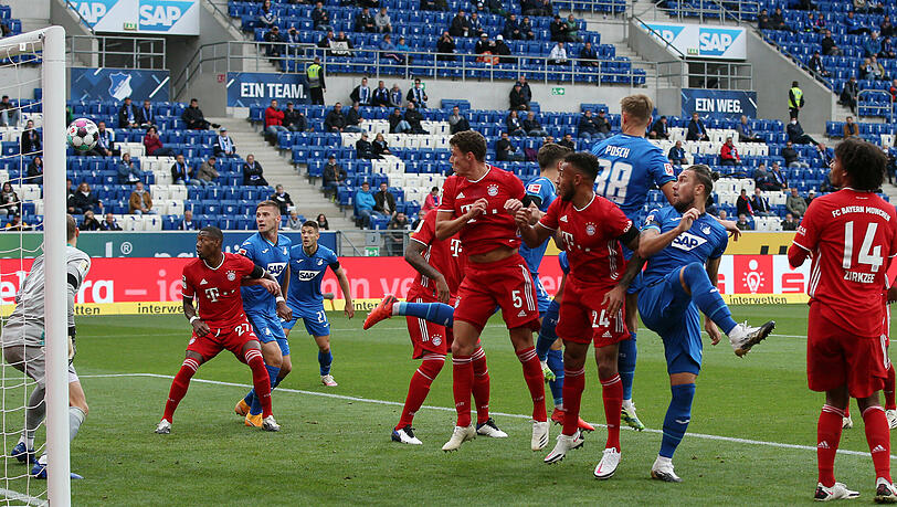 Hoffenheims erster Streich: Ermin Bicakcic (2.v.r.) köpft den Ball in der 16. Minute zum 1:0 ein. Hoffenheims erster Streich: Ermin Bicakcic (2.v.r.) köpft den Ball in der 16. Minute zum 1:0 ein.