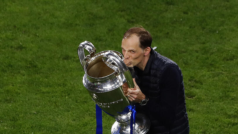 Am Ziel: Thomas Tuchel küsst den Henkelpott. Am Ziel: Thomas Tuchel küsst den Henkelpott.