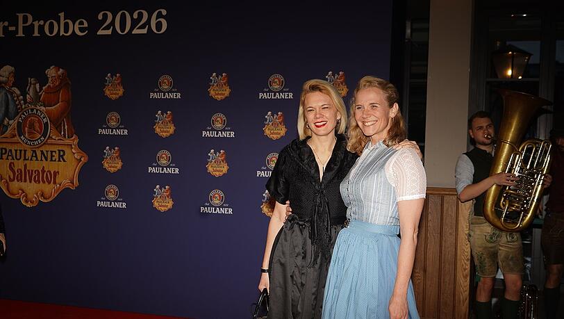 IT-Referentin Laura Dornheim und Kreisverwaltungsreferentin Hanna Samm&uuml;ller (beide Gr&uuml;ne).