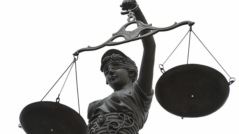 Der junge Mann hat schon reichlich Erfahrung mit der Justiz gesammelt. (Symbolbild)