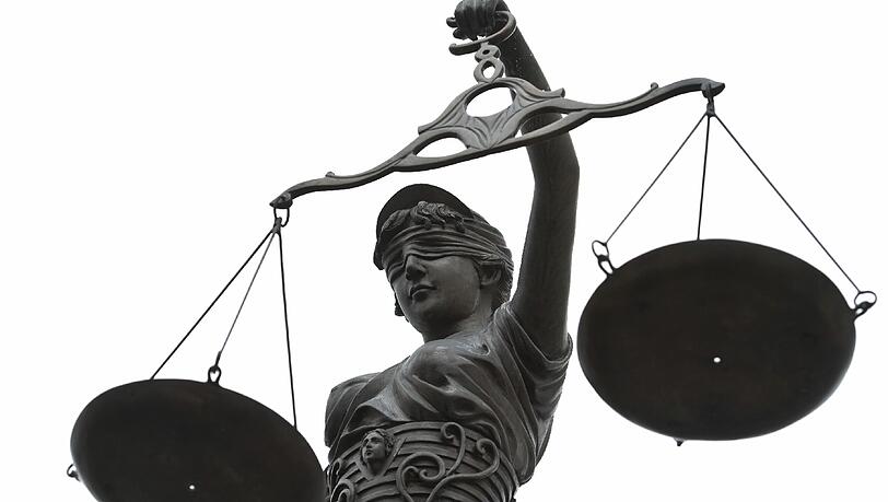 Der junge Mann hat schon reichlich Erfahrung mit der Justiz gesammelt. (Symbolbild) Der junge Mann hat schon reichlich Erfahrung mit der Justiz gesammelt. (Symbolbild)