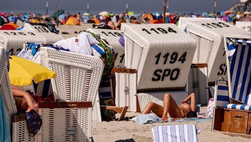 Im vergangenen Jahr stieg die Zahl der Übernachtungen von Gästen aus dem In- und Ausland in Deutschland nach Zahlen des Statistisches Bundesamtes um 4 Prozent auf den Bestwert von 477,6 Millionen. Im vergangenen Jahr stieg die Zahl der Übernachtungen von Gästen aus dem In- und Ausland in Deutschland nach Zahlen des Statistisches Bundesamtes um 4 Prozent auf den Bestwert von 477,6 Millionen.