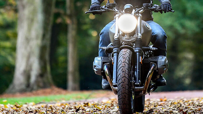 In München hat ein Motorradfahrer unter Drogeneinfluss eine 80-jährige Frau angefahren und dabei schwer verletzt. (Symbolbild)