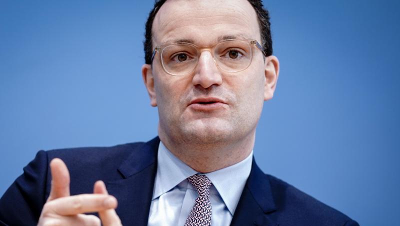 In der Diskussion um die Reihenfolge der Covid-19-Impfungen hat Gesundheitsminister Jens Spahn um Verständnis für die derzeitige Impfstrategie geworben.