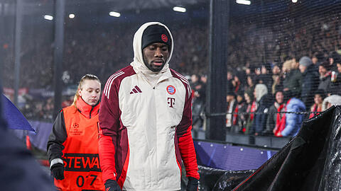 Der Schock sitzt beim FC Bayern tief! Die Münchner müssen in den nächsten Wochen auf Alphonso Davies verzichten.