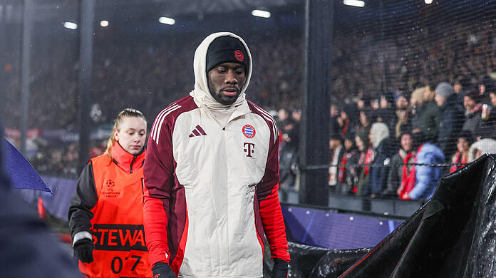 Der Schock sitzt beim FC Bayern tief! Die Münchner müssen in den nächsten Wochen auf Alphonso Davies verzichten.