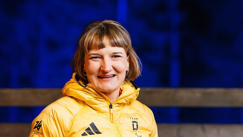 Fahnentr&auml;gerin Anna-Lena Forster holte das erste Gold f&uuml;r das deutsche Paralympics-Team in Italien.