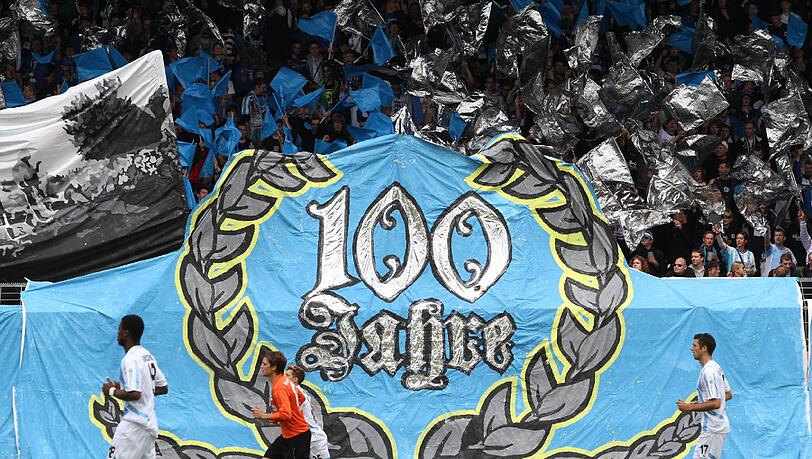 Zum Geburtstag des Löwen-Stadions durfte gefeiert werden. Zum Geburtstag des Löwen-Stadions durfte gefeiert werden.