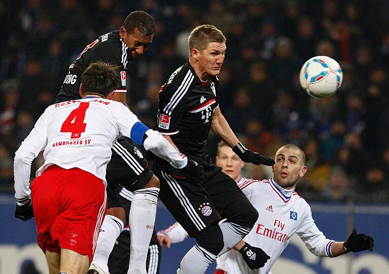 BASTIAN SCHWEINSTEIGER: Sein Kopfballtreffer in der 14. Minute wurde abgepfiffen, weil Gomez zuvor Westermann gefoult haben soll. Ansonsten wie immer ein effektiver Passgeber, aber Bayerns Kreativloch konnte er auch nicht stopfen. Note 4