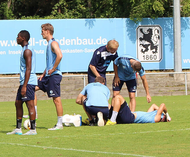 Schrecksekunde für Degenek beim Training am Freitag. Hier die Bilder vom Vormittagstraining.