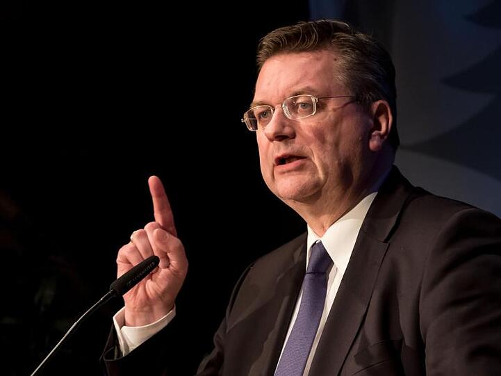 Reinhard Grindel wurde als UEFA-Vertreter im FIFA-Rat wiedergewählt.