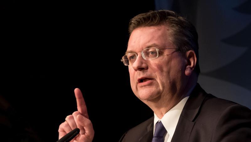 Reinhard Grindel wurde als UEFA-Vertreter im FIFA-Rat wiedergewählt. Reinhard Grindel wurde als UEFA-Vertreter im FIFA-Rat wiedergewählt.