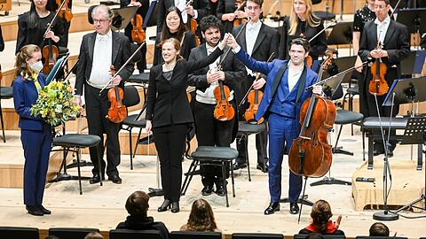 In der Isarphilharmonie: Die Dirigentin Giedré Šlekyté und Gautier Capuçon.