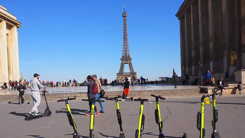 E-Scooter auf der Place du Trocadero.
