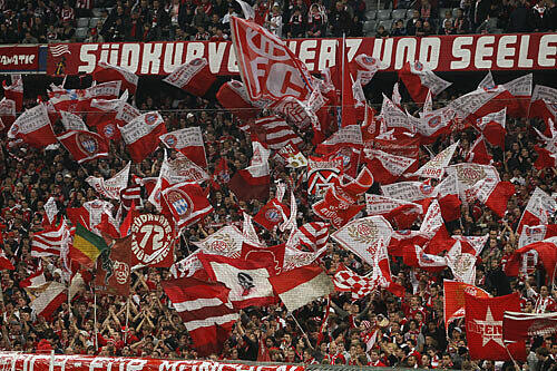 Die eingefleischten Bayern-Fans im Stadion.