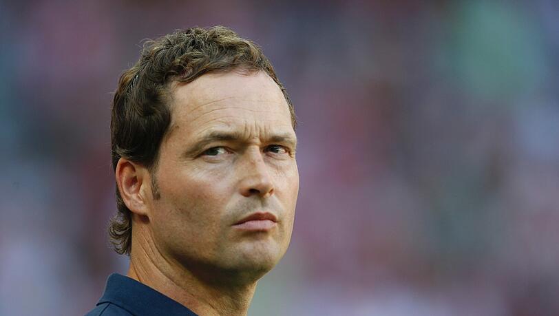 Fußball-Bundesligist SC Freiburg soll nach Informationen von bild.de seinen Trainer Marcus Sorg entlassen haben. Als Nachfolger des 46-Jährigen übernimmt demnach beim Tabellenschlusslicht interimsweise der bisherige Assistenzcoach Christian Streich das Training. Fußball-Bundesligist SC Freiburg soll nach Informationen von bild.de seinen Trainer Marcus Sorg entlassen haben. Als Nachfolger des 46-Jährigen übernimmt demnach beim Tabellenschlusslicht interimsweise der bisherige Assistenzcoach Christian Streich das Training.