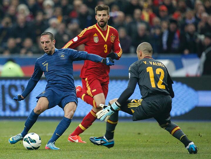 Gegen Welt- und Europameister Spanien kassierte Frankreich dagegen eine 0:1-Niederlage. Vor dem Spiel hatte sich Ribery noch zuversichtlich gezeigt: "Wir müssen an den Gruppensieg glauben&ldquo;, sagte der Profi des FC Bayern. Nach dem Spiel meinte der 29-jährige Franzose: "Wir sind niedergeschlagen, hatten mehr Torchancen als Spanien".