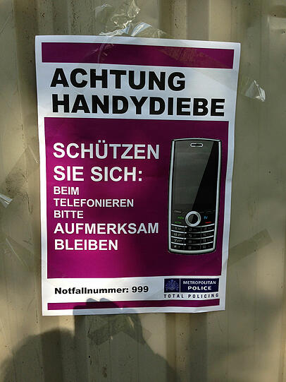 Vorsicht vor Handy-Klau in Wembley. Wenn das Handy weg ist, soll man 999 anrufen. Alles klar...