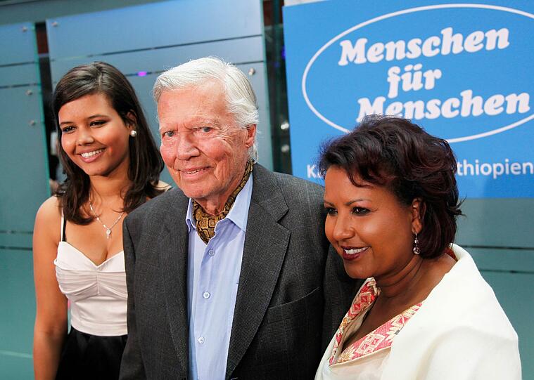 Karlheinz Böhm stirbt mit 86: Bilder aus seinem Leben.