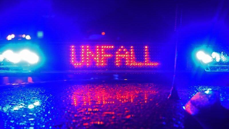 In Niederbayern ist ein Motorradfahrer bei einem Unfall gestorben.