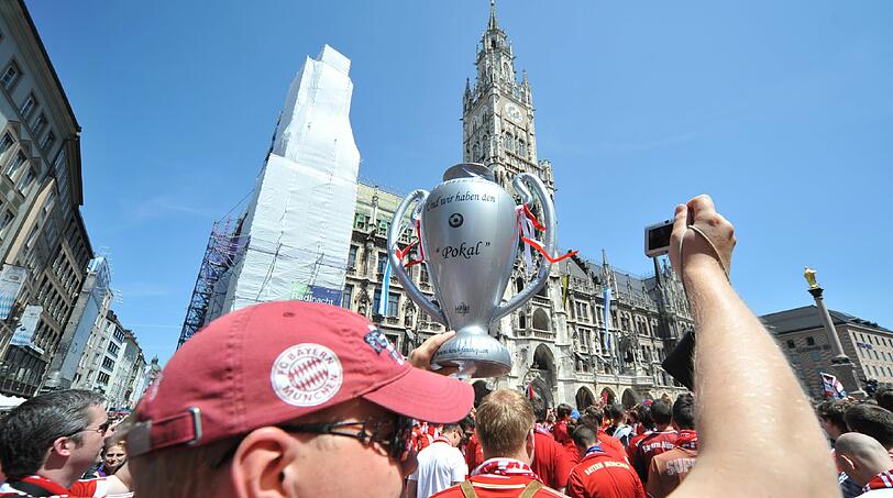 Am MArienplatz ist die Hölle los. Aber die Polizei gibt Entwarnung: Tausende Fußballfans feiern friedlich. Hier gibts die besten Party-Fotos zum Durchklicken!