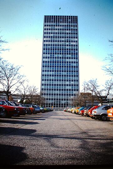 Das einst so stolze Siemens-Hochhaus 1970.