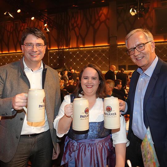 Florian von Brunn (SPD), Ricarda Lang (Grüne), Dietmar Bartsch (Linke) am Nockherberg Derblecken 2023.