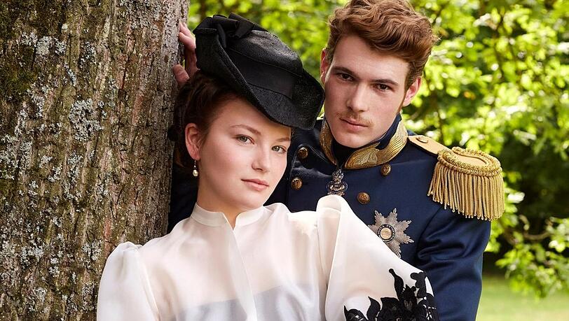 In den Hauptrollen von &bdquo;Die Kaiserin&ldquo; bei Netflix sind Devrim Lingnau als Kaiserin Elisabeth und Philip Froissant als Kaiser Franz Joseph I. zu sehen.