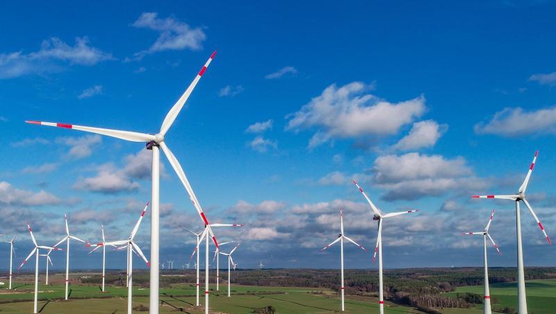 Als wichtige Maßnahmen für die Energiewende bezeichneten 92 Prozent der über 14-Jährigen in Deutschland den Ausbau erneuerbarer Energiequellen wie Windkraft und Sonne. Als wichtige Maßnahmen für die Energiewende bezeichneten 92 Prozent der über 14-Jährigen in Deutschland den Ausbau erneuerbarer Energiequellen wie Windkraft und Sonne.