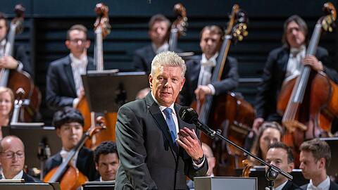 Dieter Reiter, Oberbürgermeister von München, spricht zu Eröffnung der Isarphilharmonie im Orchestersaal.