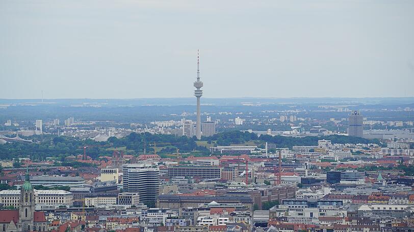 Nur der Olympiaturm ist noch höher als der Kamin vom Heizkraftwerk.