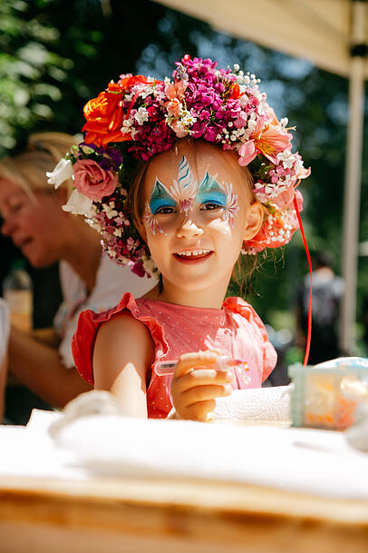 Ausgefallenes und fantasievolles Kinderschminken gibt es in der Kids Area. Ausgefallenes und fantasievolles Kinderschminken gibt es in der Kids Area.
