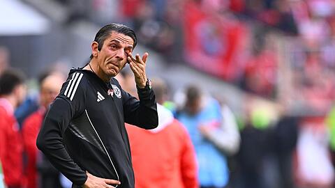 Deniy Aytekin feiert ein emotionales Ende seiner Trainerkarriere.