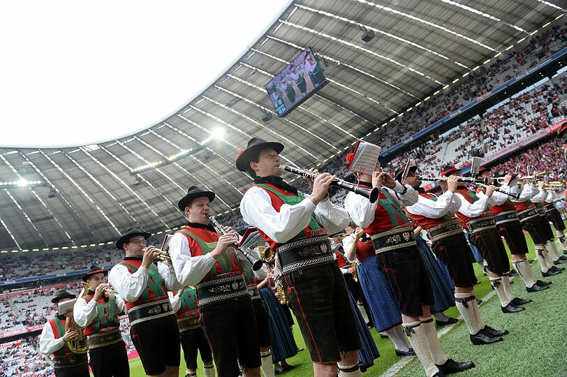 Drei Blaskappelen sorgen vor dem Spiel für gute Stimmung.