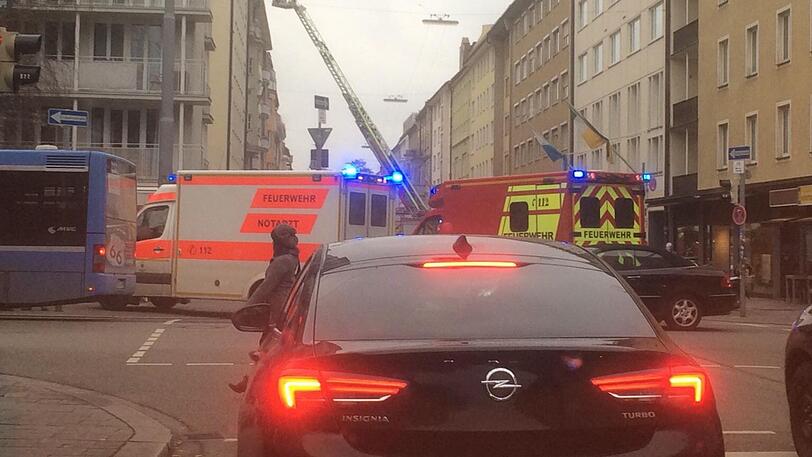 Der Feuerwehreinsatz an der Türkenstraße, Ecke Theresienstraße.