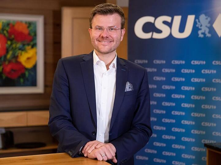 Marcus König (CSU), neuer Oberbürgermeister von Nürnberg, am Abend nach der Kommunalwahl in Bayern. Foto: Daniel Karmann/dpa