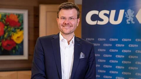 Marcus König (CSU), neuer Oberbürgermeister von Nürnberg, am Abend nach der Kommunalwahl in Bayern. Foto: Daniel Karmann/dpa