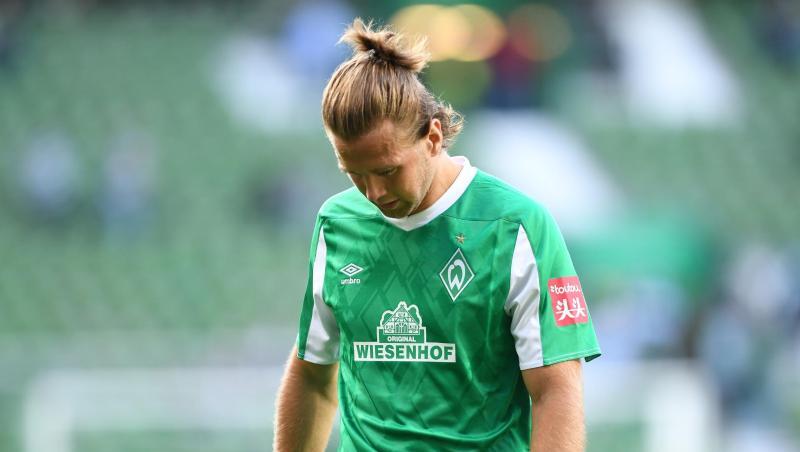 Werders Niclas Füllkrug geht über den Platz.