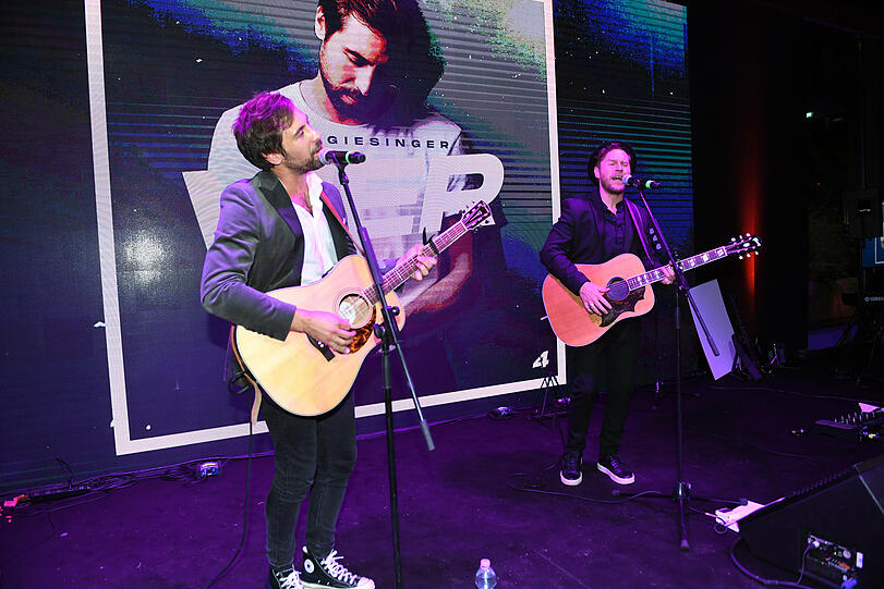 Max Giesinger und Johannes Oerding auf der Bühne