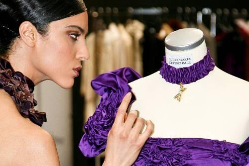 Ein Traum in Lila: Dieses Kleid kostet 7000 Euro.