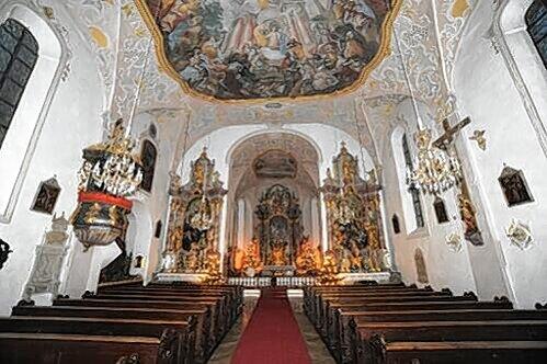 In dieser Kirche in Rennertshofen wurden der Polizist und seine Partnerin beim Liebesspiel erwischt.