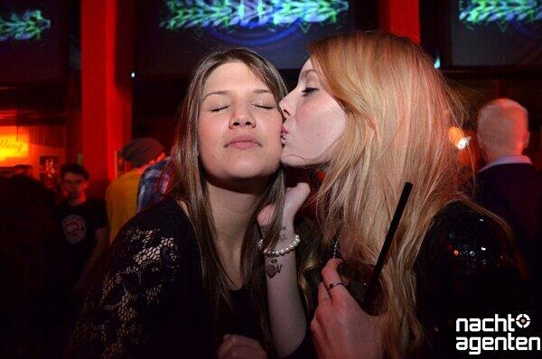 12 Jahre Nachtgalerie: Malle live vs Party Pornös (Samstag 3.12. 2011).
Noch mehr Fotos sehen sie unter: www.nachtagenten.de.