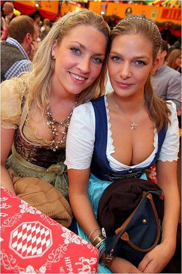 Die letzten Jahre war bei "Tracht & Pracht" einiges geboten. 2011 ließen sich auch Prominente wie Alina Baumann, Tim Lobinger, Michael Guillaume,Peyman Amin, Liliana Matthäu und Alisar Ailabouni im Hippodrom blicken. Klicken Sie durch die Bilder!